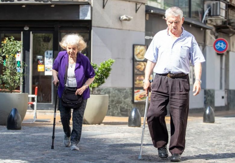 Jubilaciones: confirman aumento del 2,4% en los haberes de abril y el bono de $70.000