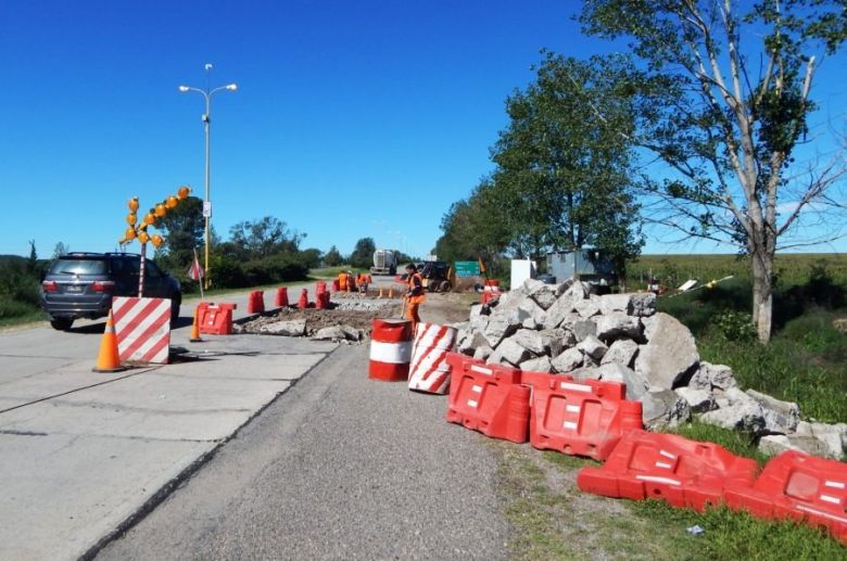 Continúa la reparación de losas en la autopista de las Serranías Puntanas