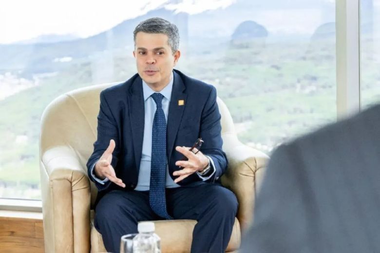 "Milei echó por la borda toda tradición histórica y puso en jaque la reclamación argentina de las Islas Malvinas"