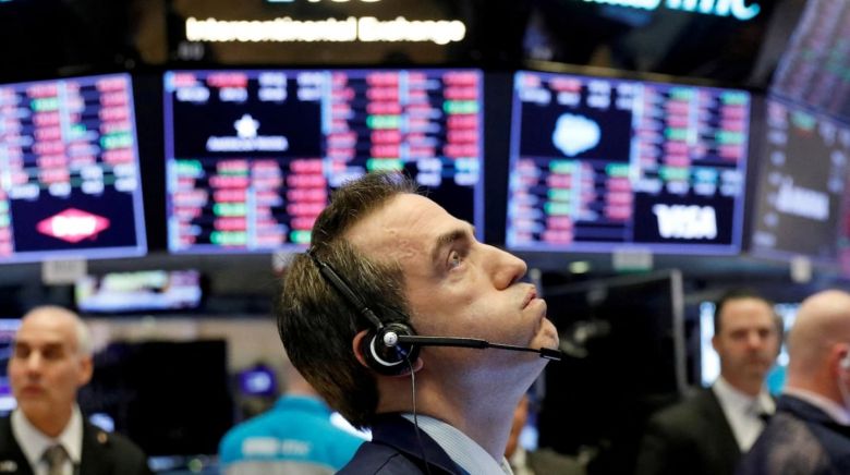 En medio de la guerra comercial, el riesgo país superó los 1000 puntos y las acciones argentinas caen 7%
