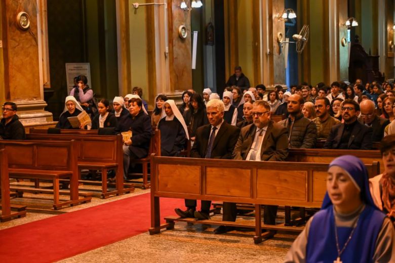 El Gobernador participó de una misa en la Iglesia Catedral