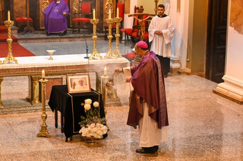 El Gobernador participó de una misa en la Iglesia Catedral