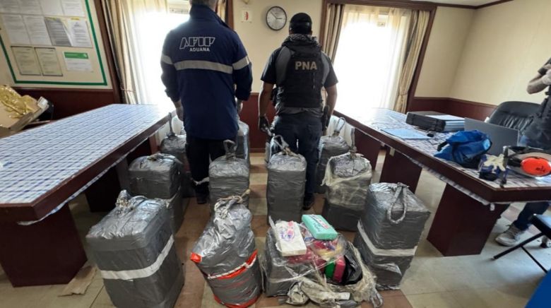 Golpe al narcotráfico en Santa Fe: encontraron más de 400 kilos de cocaína en un buque que venía de Dubai
