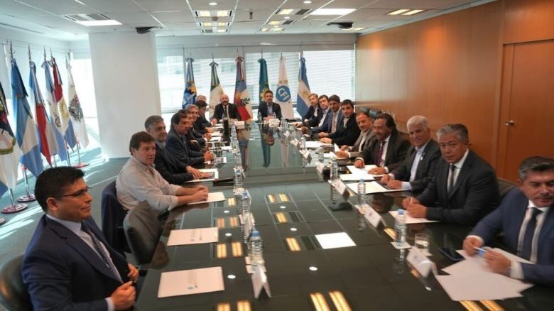 Gobernadores se reúnen para debatir sobre la baja de recursos que manda la Nación