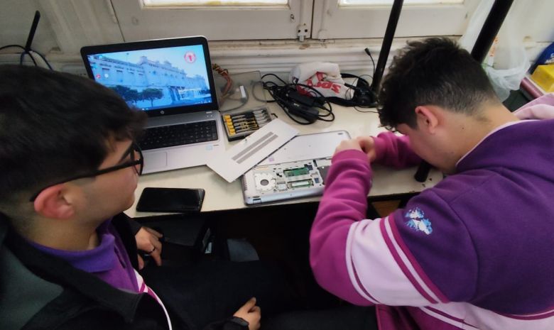 Estudiantes de la Escuela Técnica N°10 realizan prácticas profesionalizantes en el Superior Tribunal de Justicia