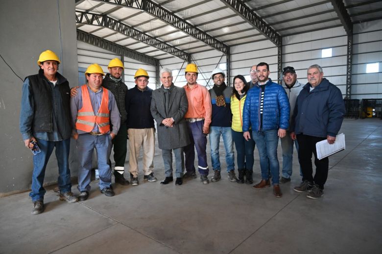 El Gobernador recorrió la obra de urbanización del barrio República, que ya tiene un 90% de avance