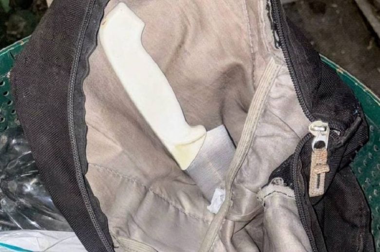 La Policía identificó a dos hombres que tenían encima un cuchillo carnicero