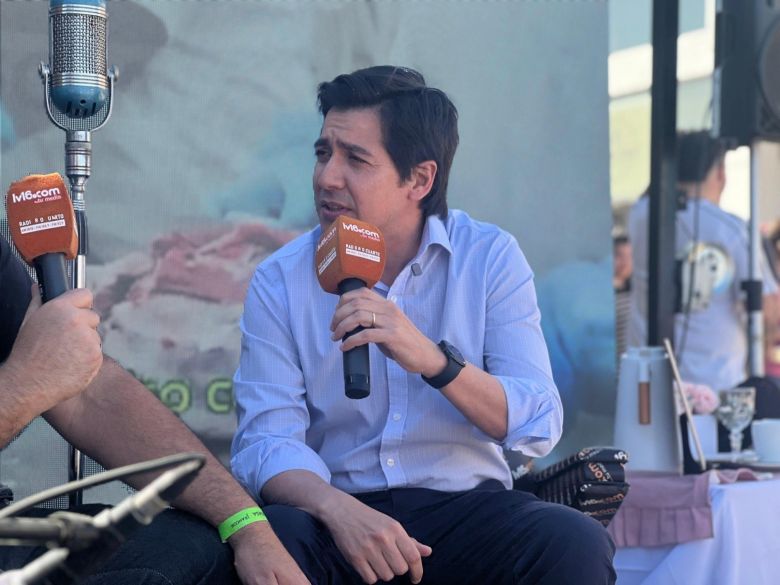 Javier Milei en Córdoba: asiste a la Bolsa y encabeza su primer acto de campaña