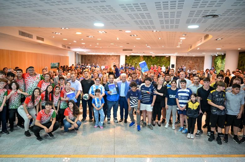 El Gobierno entregó 19 decretos de financiamiento a instituciones deportivas