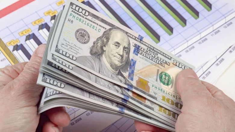 El dólar ya roza los $1500: suba sorpresa antes del feriado
