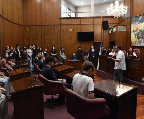 El Vicegobernador recibió a presidentes de Centros de Estudiantes de Pueyrredón