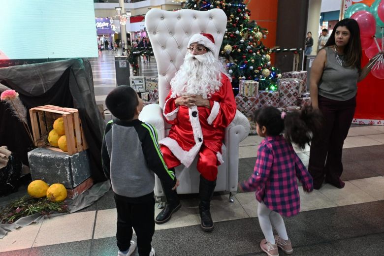 Con una gala única y el tradicional encendido del árbol navideño, la EDIRO celebró su 13 aniversario