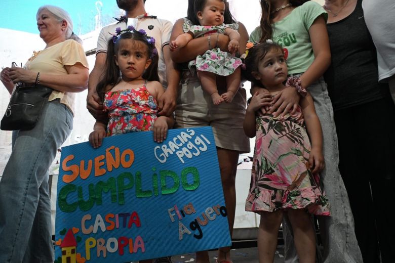 Veinte familias de Villa de Merlo ya disfrutan de sus nuevos hogares