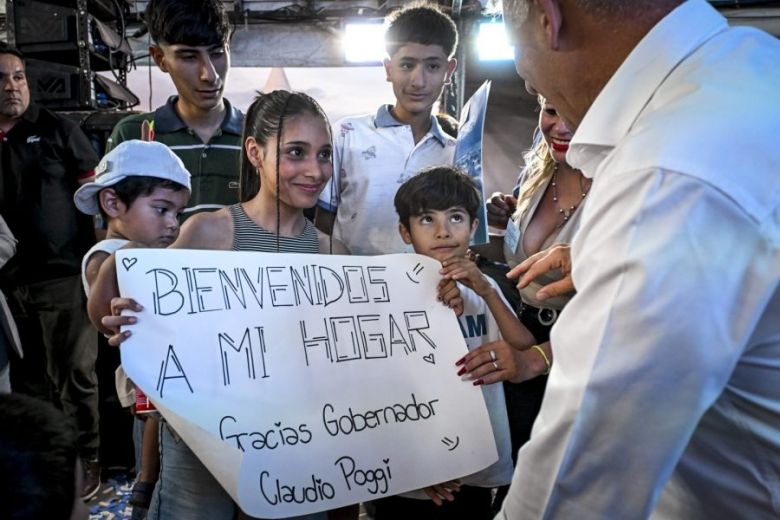 Cumplir la palabra empe&ntilde;ada: Poggi sald&oacute; una deuda hist&oacute;rica con la entrega de 1.500 viviendas