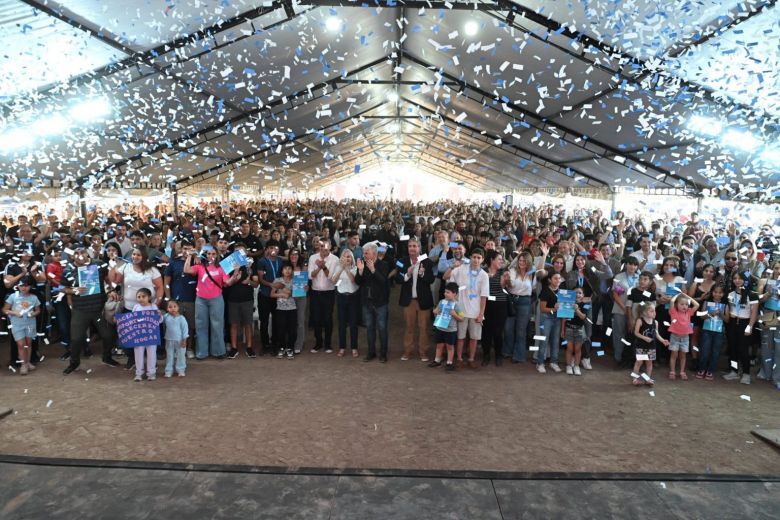 Cumplir la palabra empe&ntilde;ada: Poggi sald&oacute; una deuda hist&oacute;rica con la entrega de 1.500 viviendas