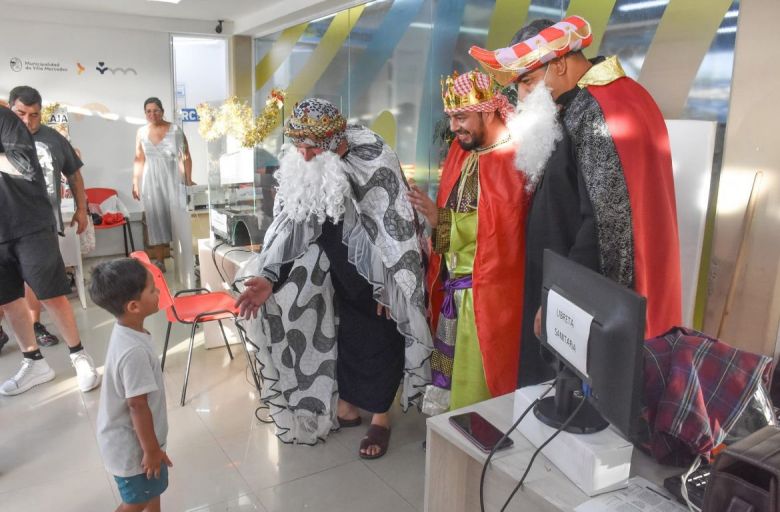 Los Reyes Magos pasaron por los barrios Uni&oacute;n y La Ribera