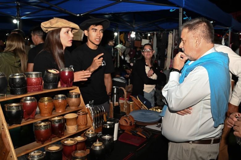 El vicegobernador Endeiza encabez&oacute; una noche con ritmo y color en el Festival de los Vientos