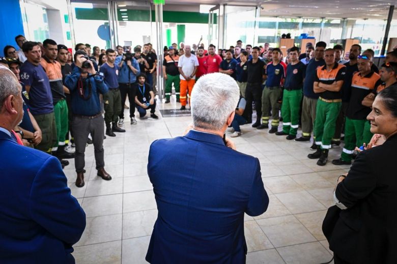 Poggi a los bomberos y brigadistas: &ldquo;Como Gobernador estoy muy orgulloso de cada uno de ustedes&rdquo;