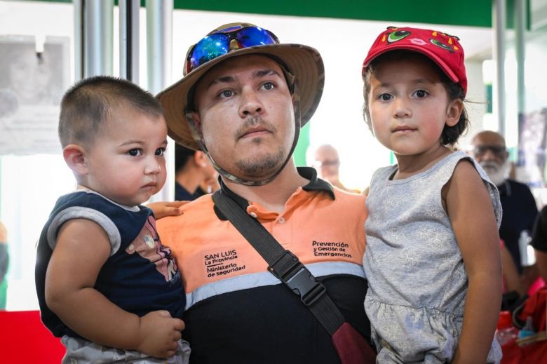 Poggi a los bomberos y brigadistas: &ldquo;Como Gobernador estoy muy orgulloso de cada uno de ustedes&rdquo;