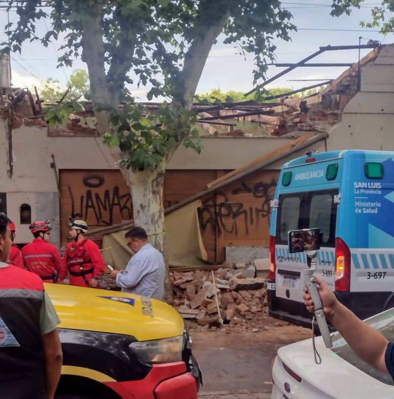 Derrumbe en el microcentro de Villa Mercedes: un obrero qued&oacute; atrapado bajo los escombros
