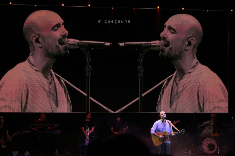 Abel Pintos cerr&oacute; una noche inolvidable en Calle Angosta