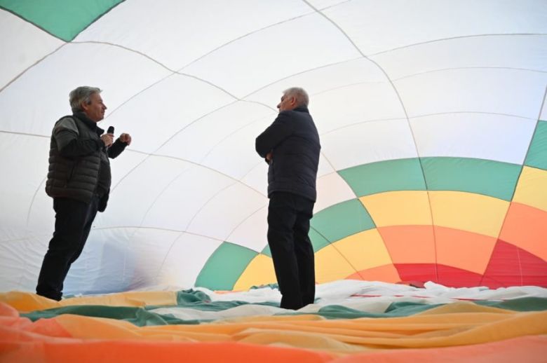 Poggi particip&oacute; de la inauguraci&oacute;n de la primera f&aacute;brica de globos aerost&aacute;ticos del pa&iacute;s