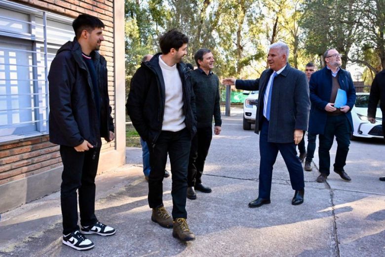 El Gobernador visit&oacute; la planta de Carin Puntana para conocer sus nuevos proyectos