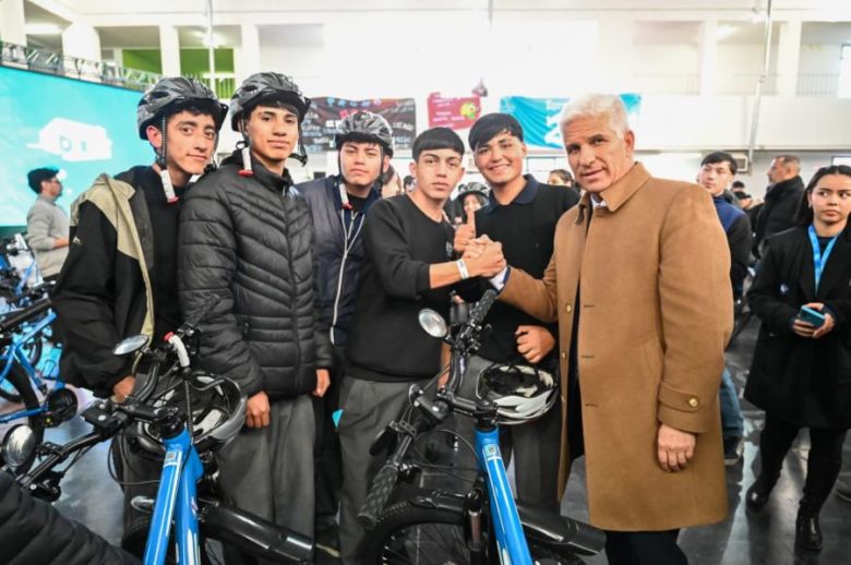Casi 200 estudiantes de Villa Mercedes recibieron sus bicicletas TuBi 2026