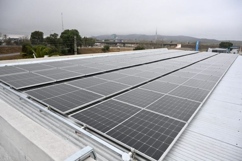 El Gobernador acompa&ntilde;&oacute; la presentaci&oacute;n del sistema de energ&iacute;a solar de la firma &Iacute;ntegra Servicios M&eacute;dicos