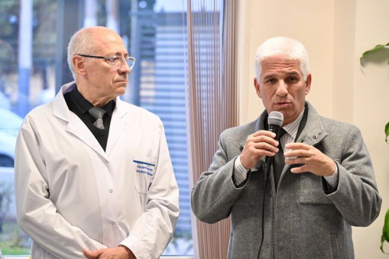 El Gobernador acompa&ntilde;&oacute; la presentaci&oacute;n del sistema de energ&iacute;a solar de la firma &Iacute;ntegra Servicios M&eacute;dicos