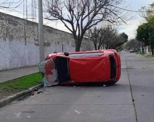 Choque y vuelco en el centro: un menor conduc&iacute;a con 2,14 g/l de alcohol en sangre