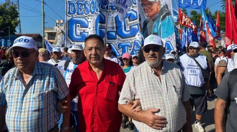 Luis D&rsquo;El&iacute;a encabeza un acampe en La Matanza y pide "unir al peronismo y al liberalismo"