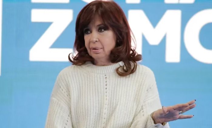 CFK criticó el operativo y comparó el crimen del chofer con el atentado en su contra