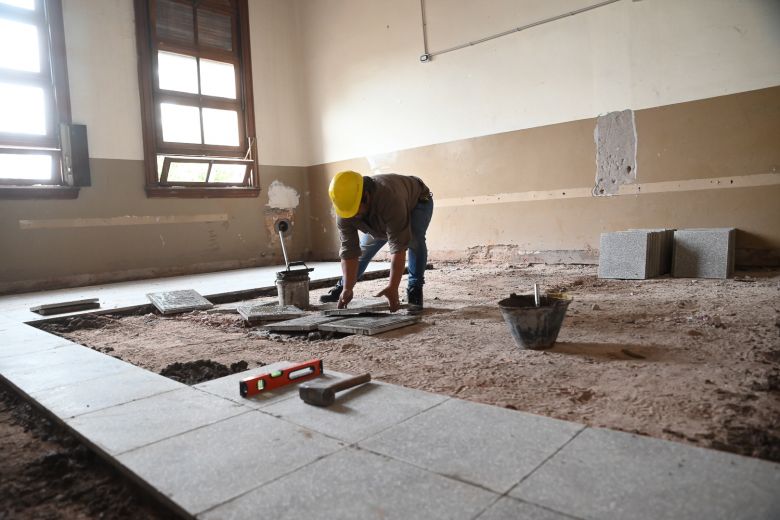 Visita de autoridades a la obra de reparación del “Colegio Nacional”