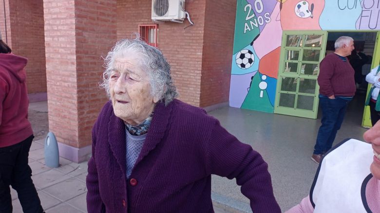 Villa Mercedes:  Ejemplo de civismo a los 94 años votó la abuela Elida 