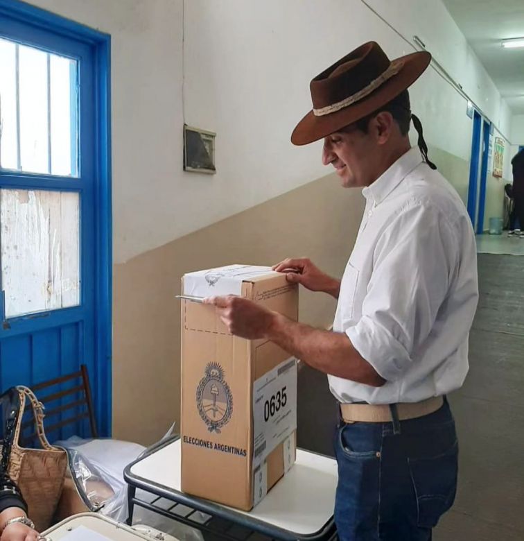 El candidato a parlamentario del Parlasur, Juan Manuel Rigau ya votó 