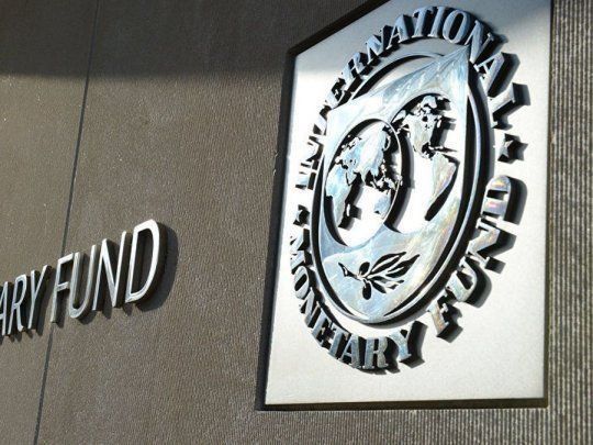 El FMI apoyó los anuncios de Caputo y dijo que "apuntan a mejorar las finanzas públicas" 