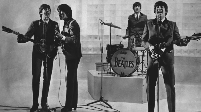 La guitarra con la que John Lennon grabó “Help!” apareció después de 50 años y ahora sale a la venta