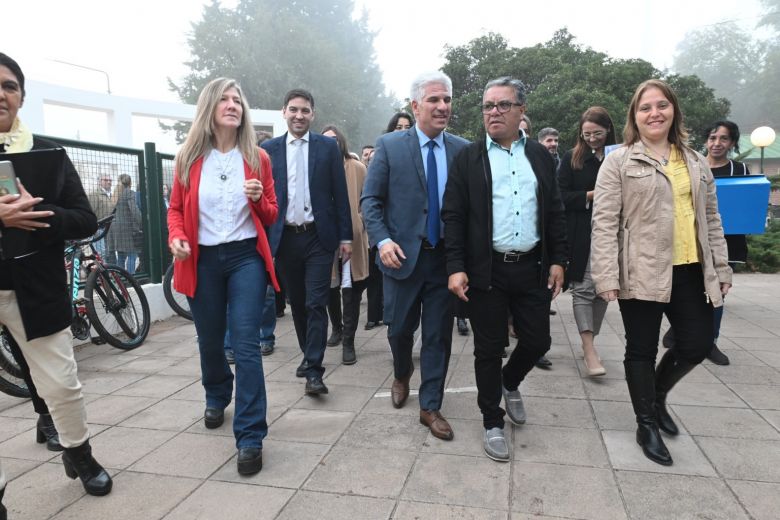 El Gobernador visitó la Escuela Técnica N°1 ‘Elena Ossola de Horas’, de Naschel